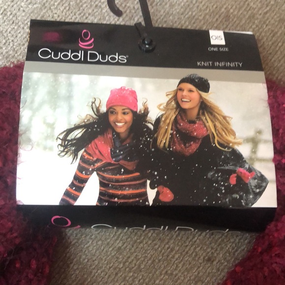 CuddlDuds knit infinity scarf - Picture 2 of 4